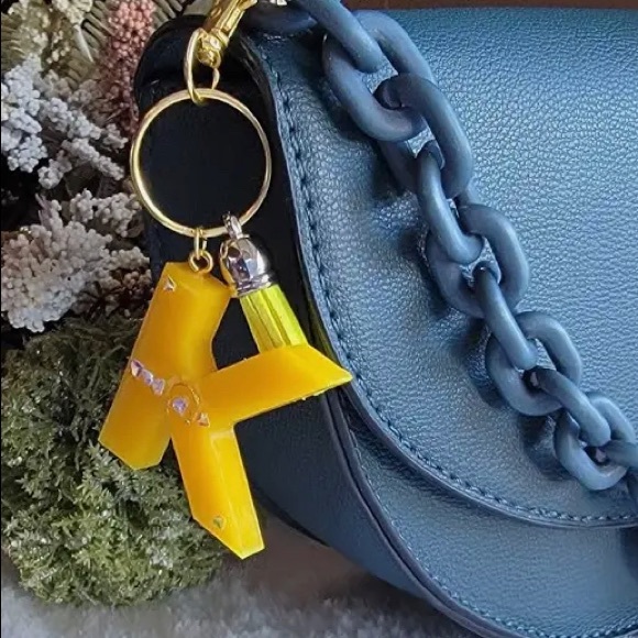 Resin keychain letters - Picture 3 of 3